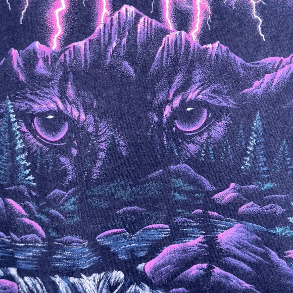 VTG Habitat Denver Colorado Lone Wolf Nature Lightening Wrap Around Graphic Med - Picture 8 of 8